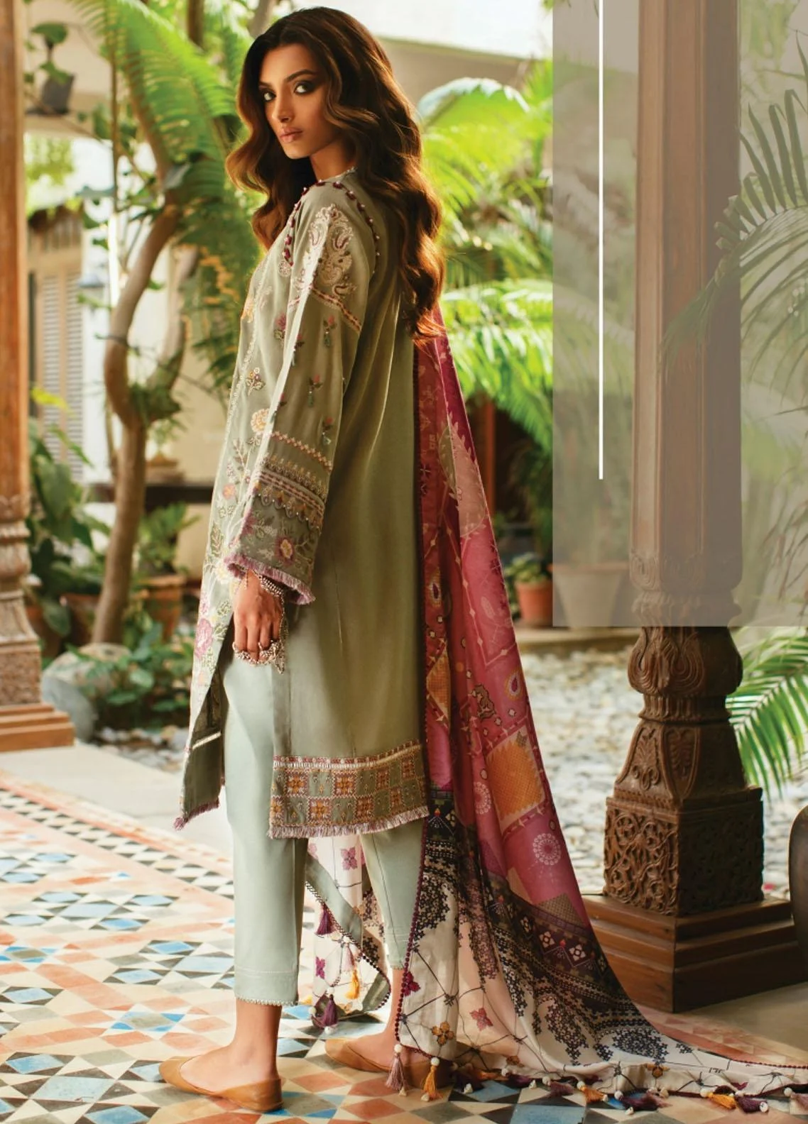 baroque-embroidered-khaddar-2021-winter-collection-05-givry-_02_