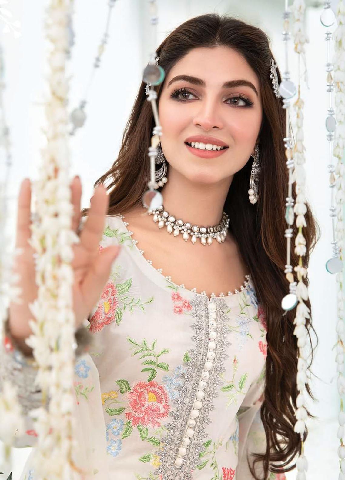 Maria B Embroidered Lawn Suit Unstitched 3 Piece 02 MBEL22 - Eid Collection